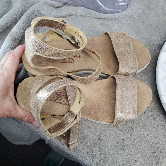 Fly London Shoes Womens EU 40 US 9-9.5 Gold Leather Wink Ankle Strap Sandals - Picture 9 of 14